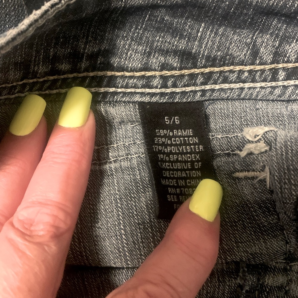 5/6  Rue 21 Jean Shorts - Picture 5 of 5